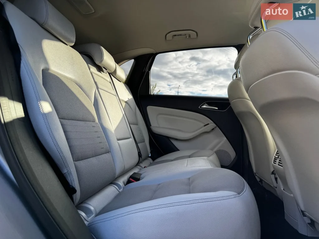 Mercedes-Benz B-Class 2016 — фото 22