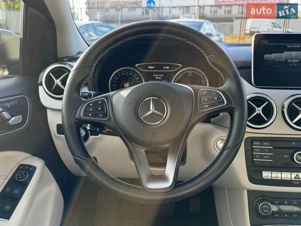 Mercedes-Benz B-Class 2016 — фото 25