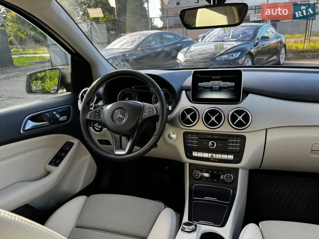 Mercedes-Benz B-Class 2016 — фото 24