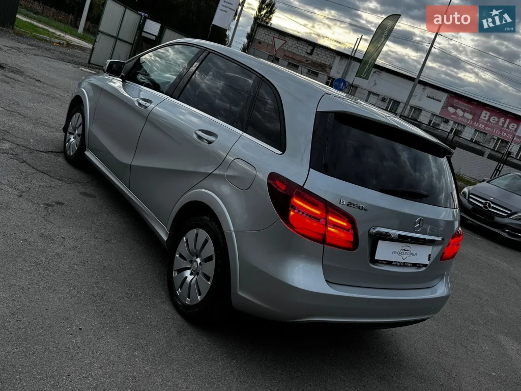 Mercedes-Benz B-Class 2016 — фото 12