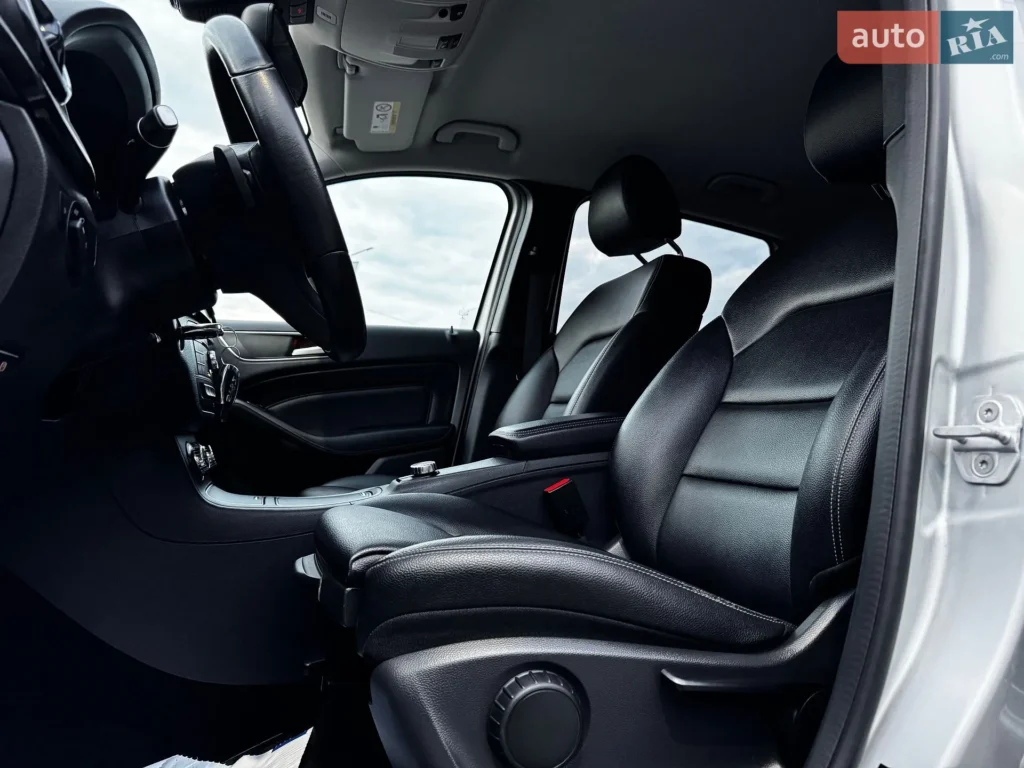 Mercedes-Benz B-Class 2016 — фото 19