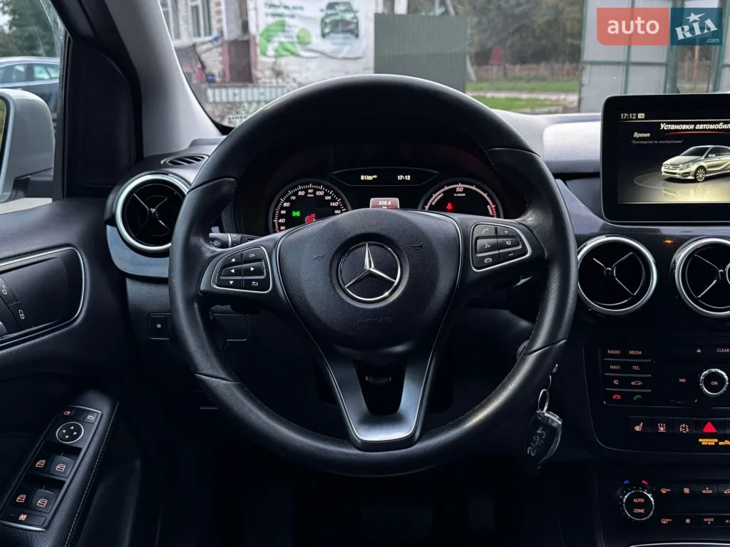 Mercedes-Benz B-Class 2016 — фото 24
