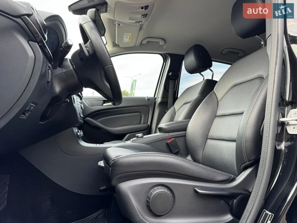 Mercedes-Benz B-Class 2017 — фото 20
