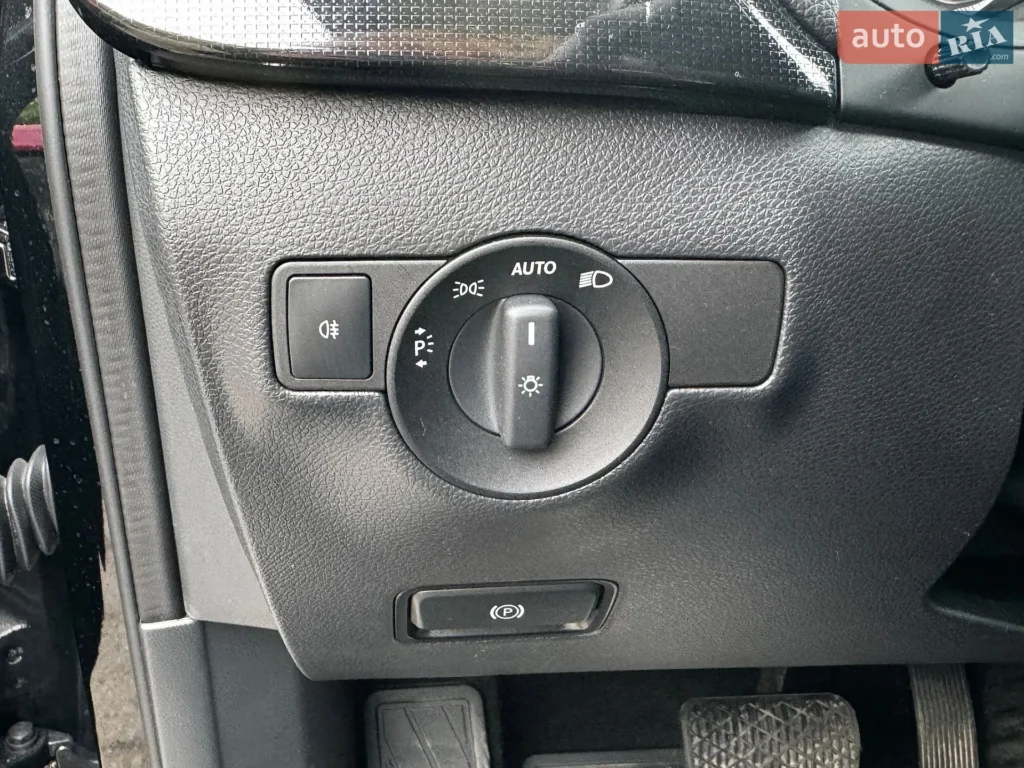 Mercedes-Benz B-Class 2017 — фото 24