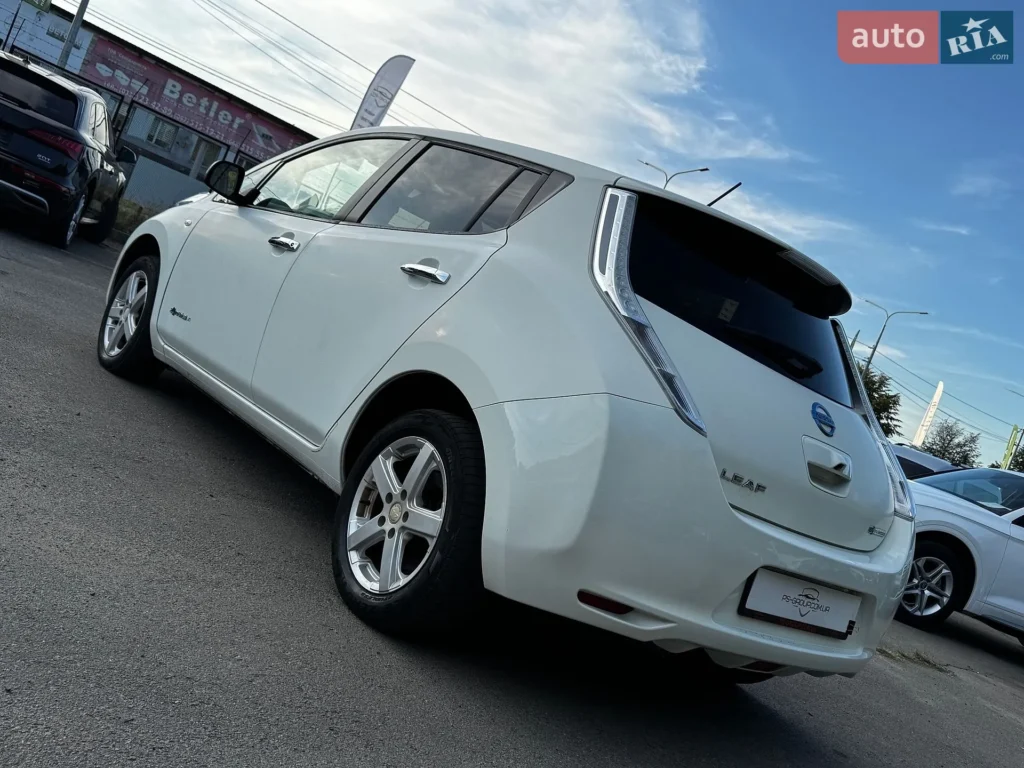 Nissan Leaf 2014 — фото 12