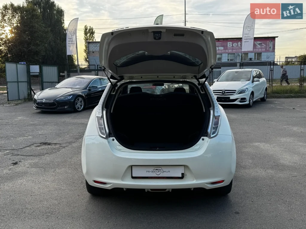 Nissan Leaf 2014 — фото 10