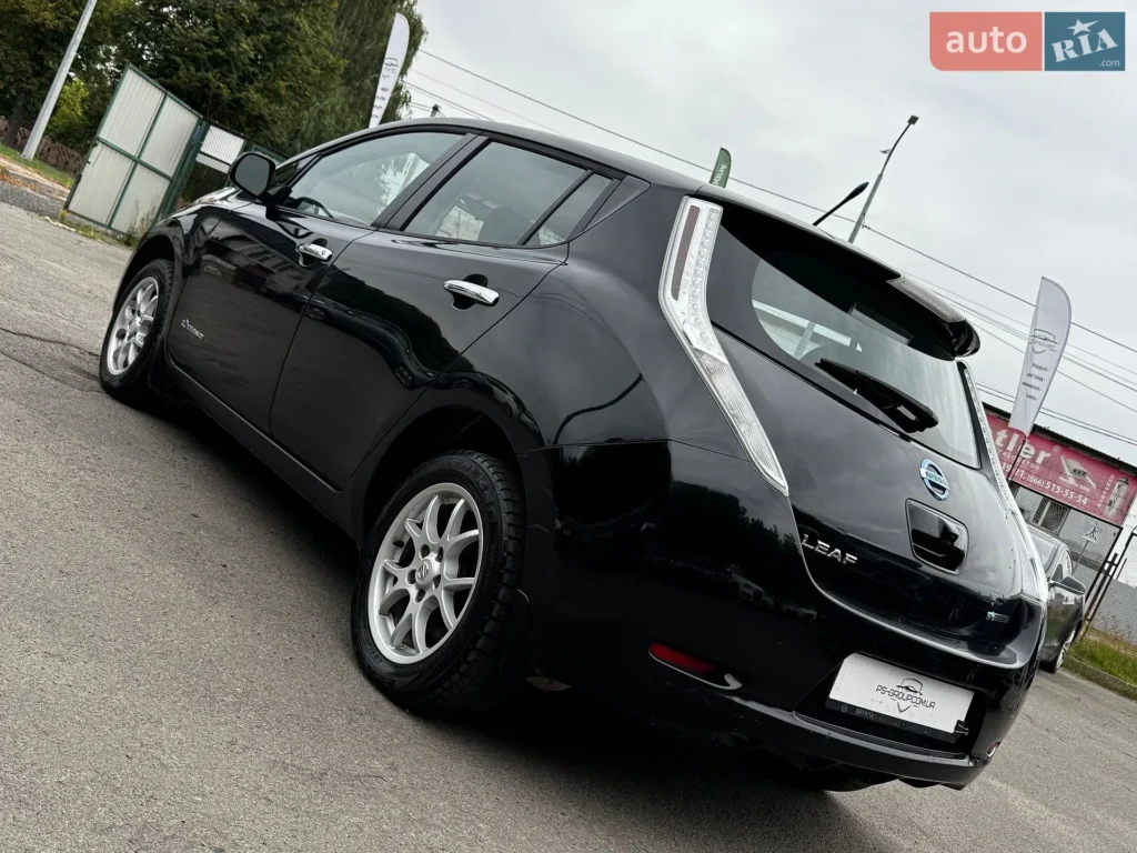 Nissan Leaf 2015 — фото 11