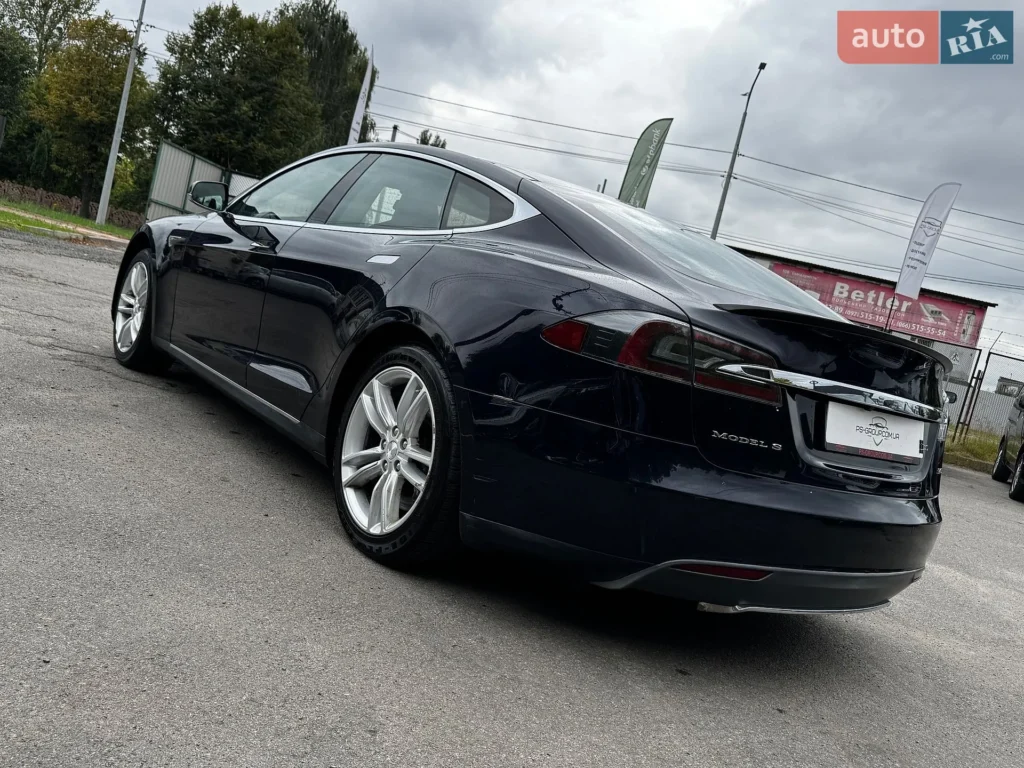 Tesla Model S 2013 — фото 12