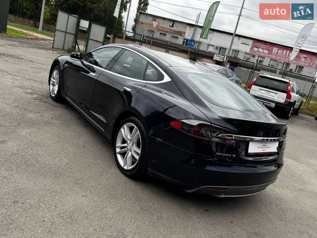 Tesla Model S 2013 — фото 11
