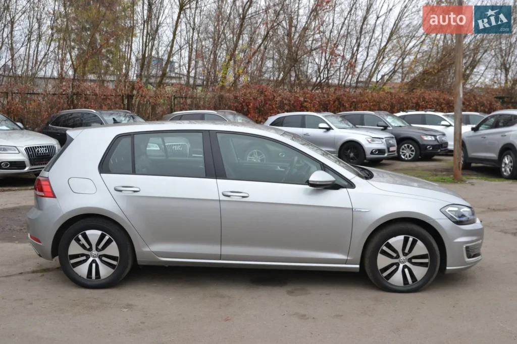Volkswagen e-Golf 2018 — фото 6