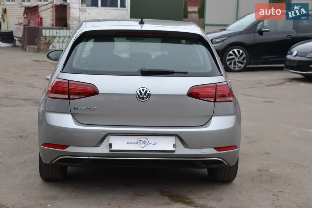 Volkswagen e-Golf 2018 — фото 9