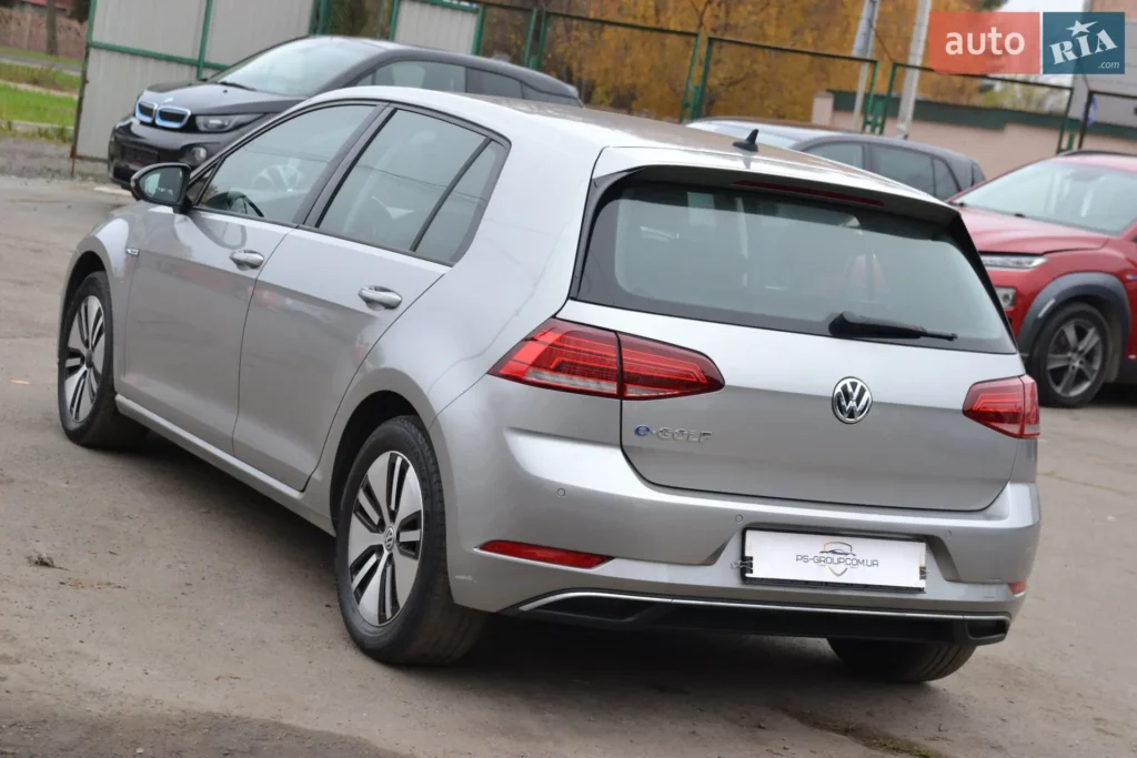 Volkswagen e-Golf 2018 — фото 10