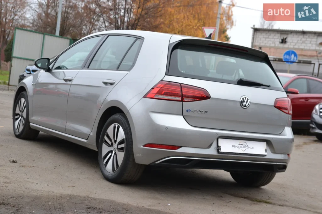 Volkswagen e-Golf 2018 — фото 11