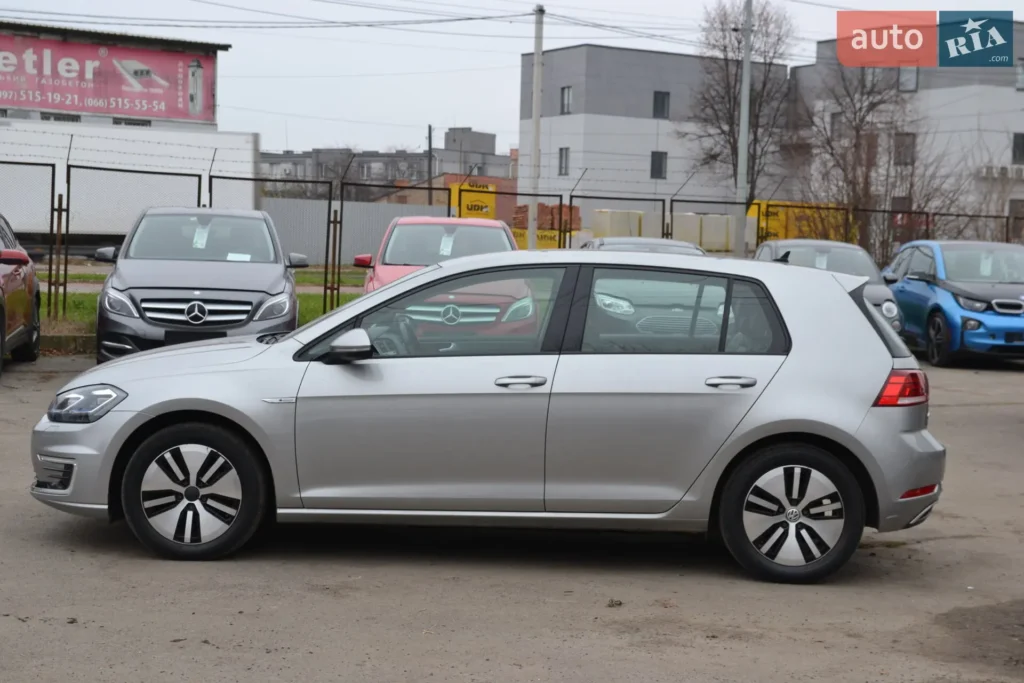 Volkswagen e-Golf 2018 — фото 12