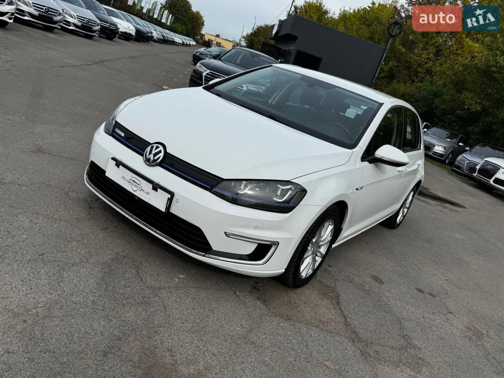 Volkswagen e-Golf 2015 — фото 1