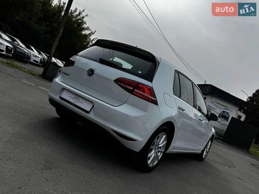 Volkswagen e-Golf 2015 — фото 8