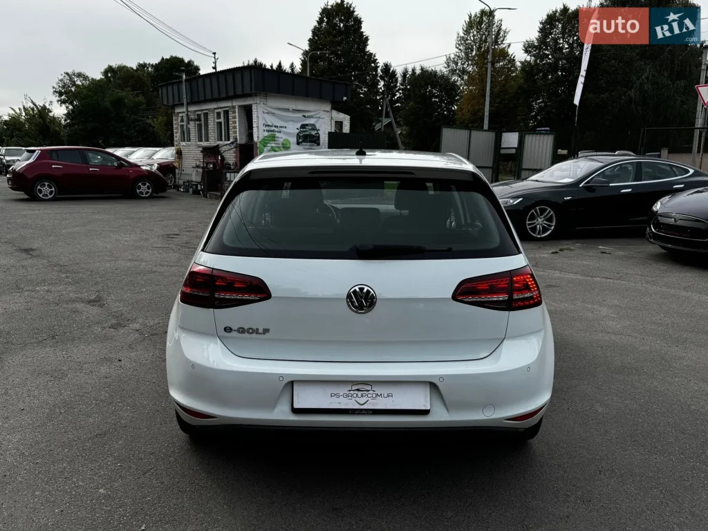Volkswagen e-Golf 2015 — фото 9