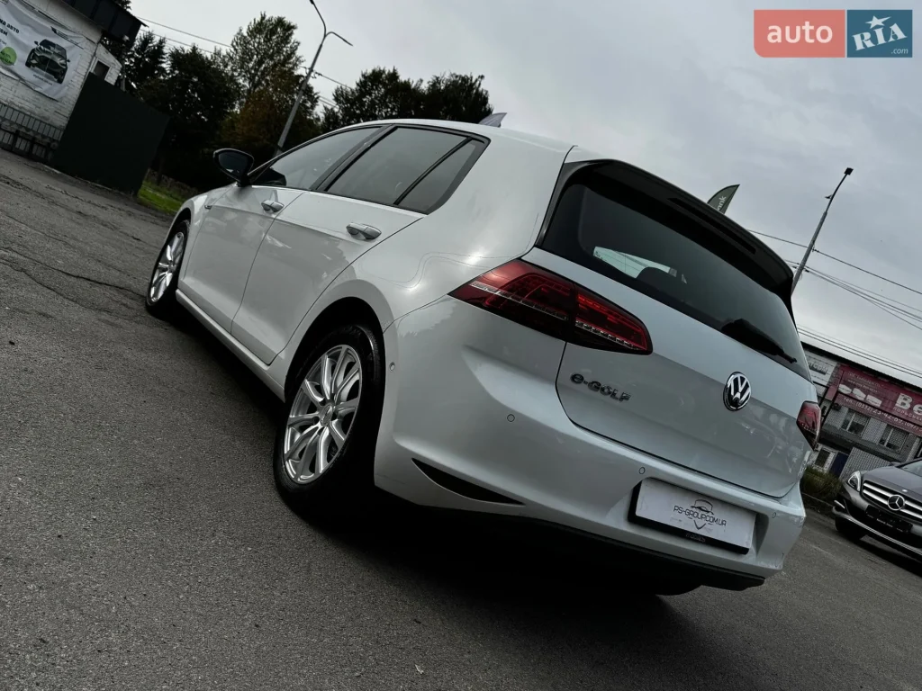 Volkswagen e-Golf 2015 — фото 12