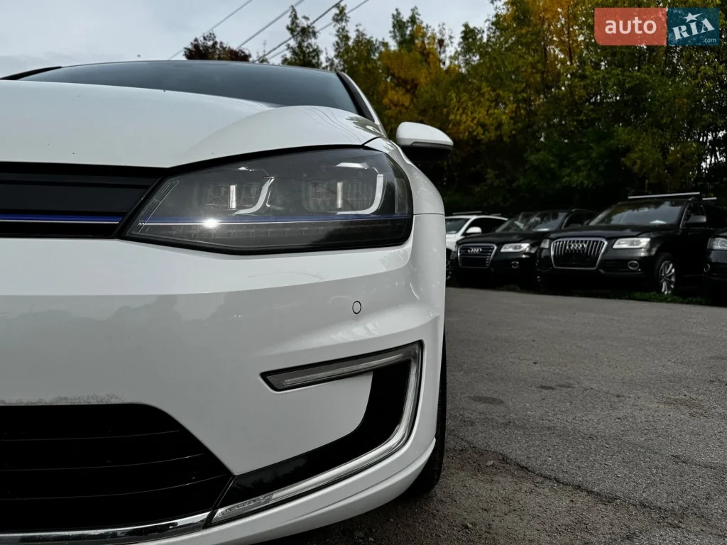 Volkswagen e-Golf 2015 — фото 14