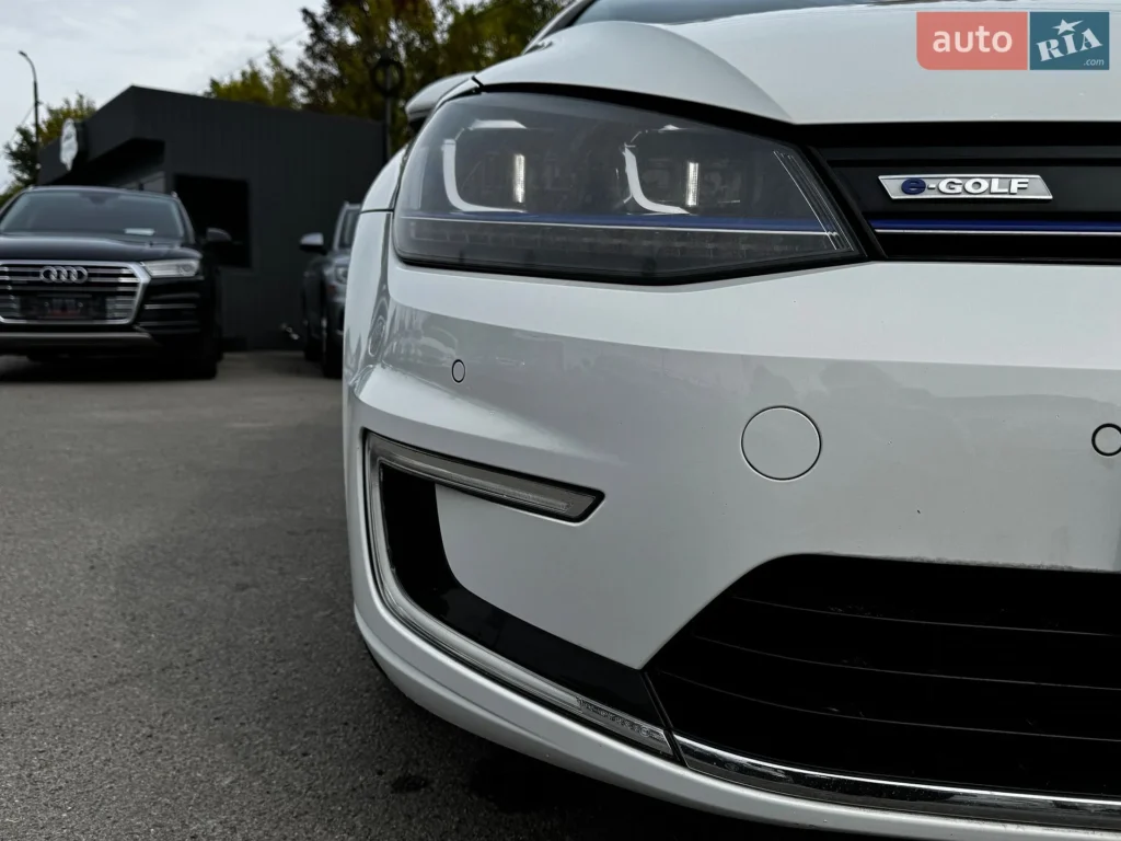 Volkswagen e-Golf 2015 — фото 15