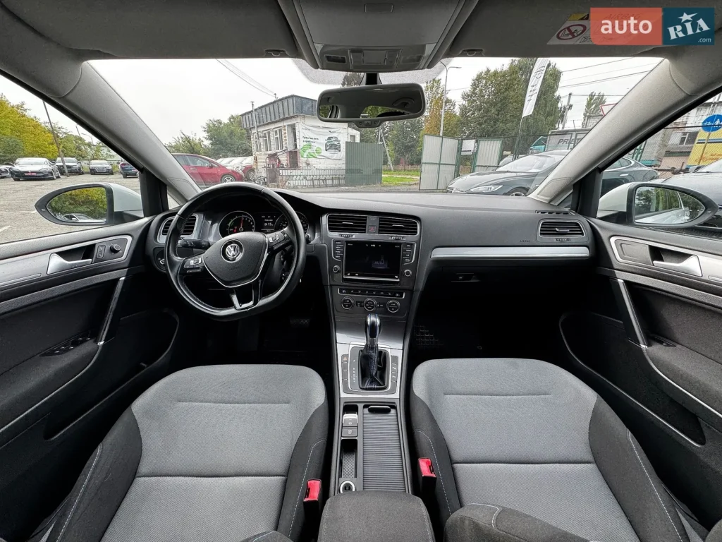 Volkswagen e-Golf 2015 — фото 24