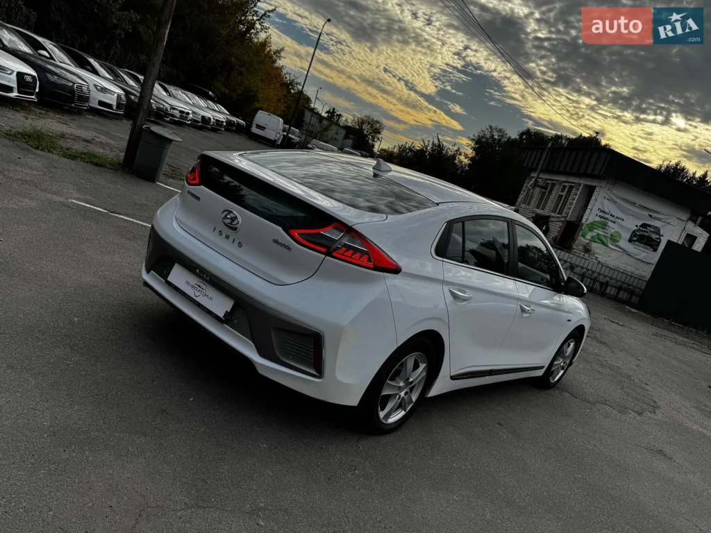 Hyundai Ioniq 2017 — фото 7