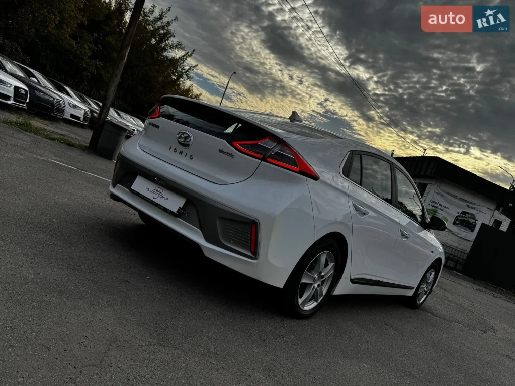 Hyundai Ioniq 2017 — фото 8