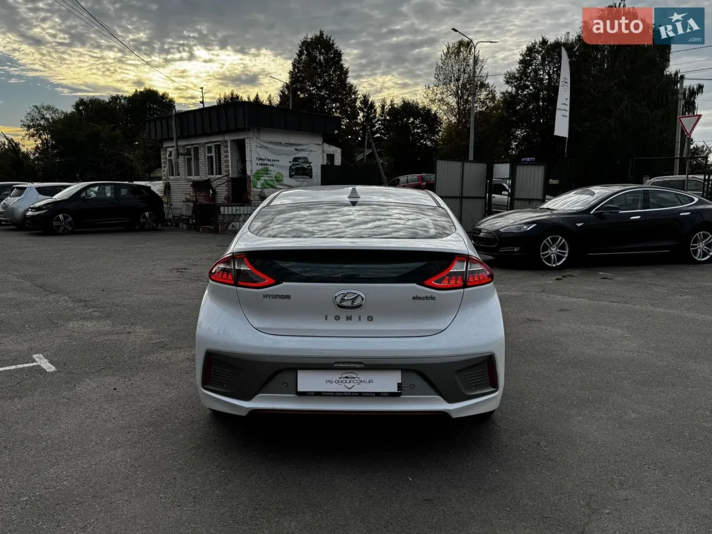 Hyundai Ioniq 2017 — фото 9