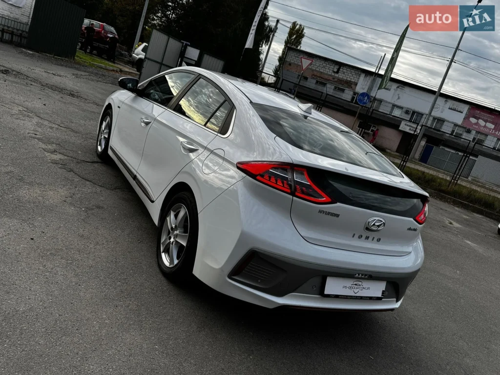 Hyundai Ioniq 2017 — фото 11