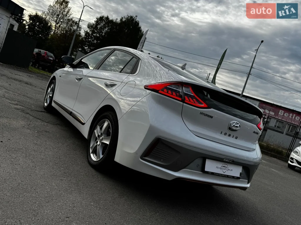 Hyundai Ioniq 2017 — фото 12