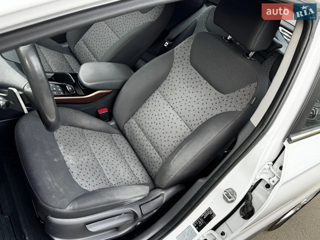 Hyundai Ioniq 2017 — фото 16