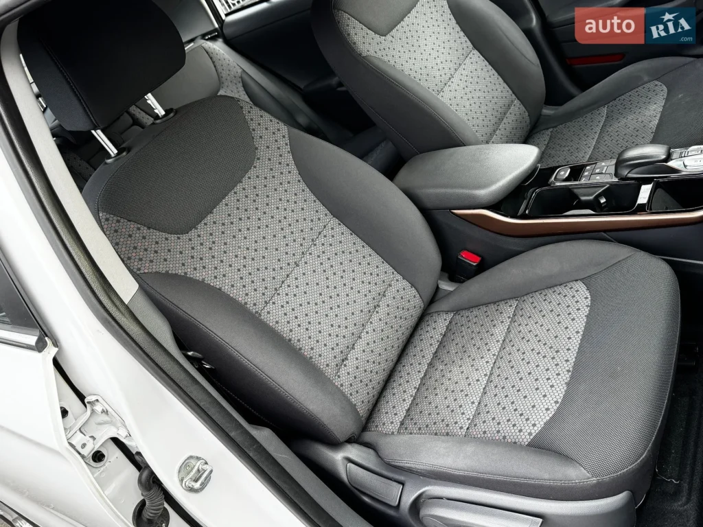 Hyundai Ioniq 2017 — фото 17
