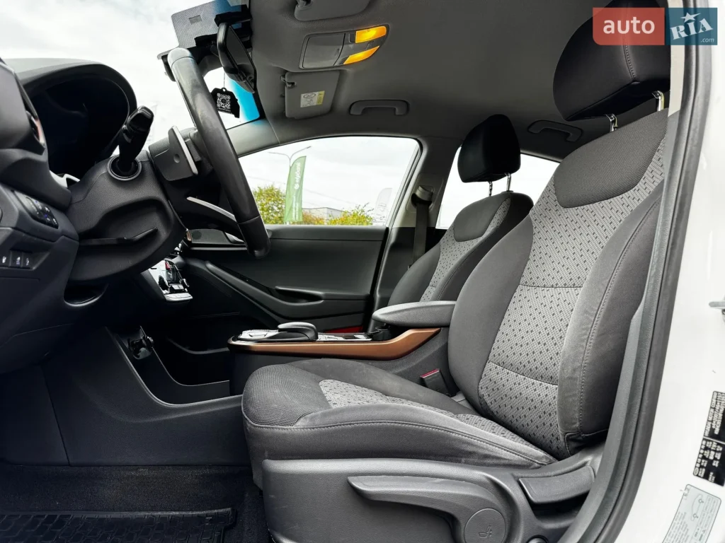 Hyundai Ioniq 2017 — фото 18