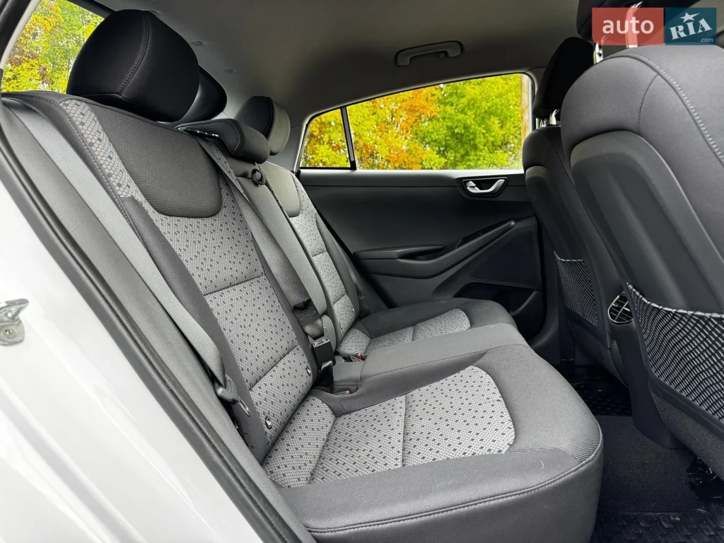 Hyundai Ioniq 2017 — фото 20