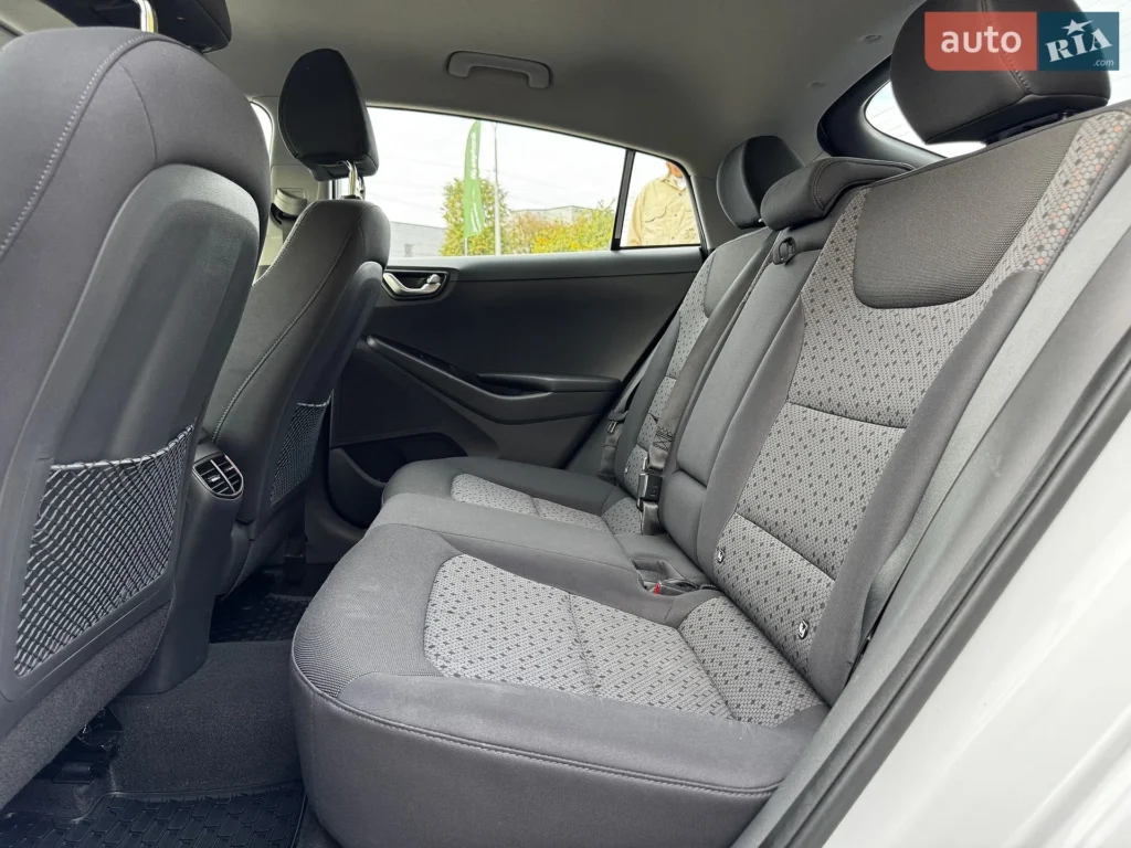 Hyundai Ioniq 2017 — фото 21