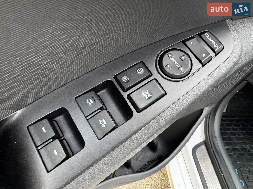 Hyundai Ioniq 2017 — фото 25