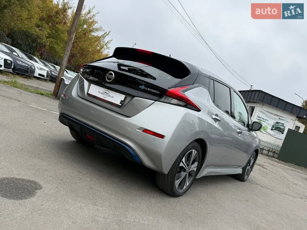 Nissan Leaf 2018 — фото 8