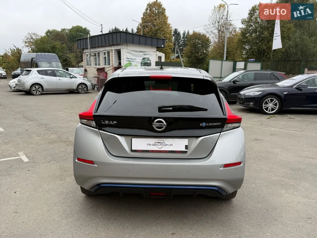 Nissan Leaf 2018 — фото 9