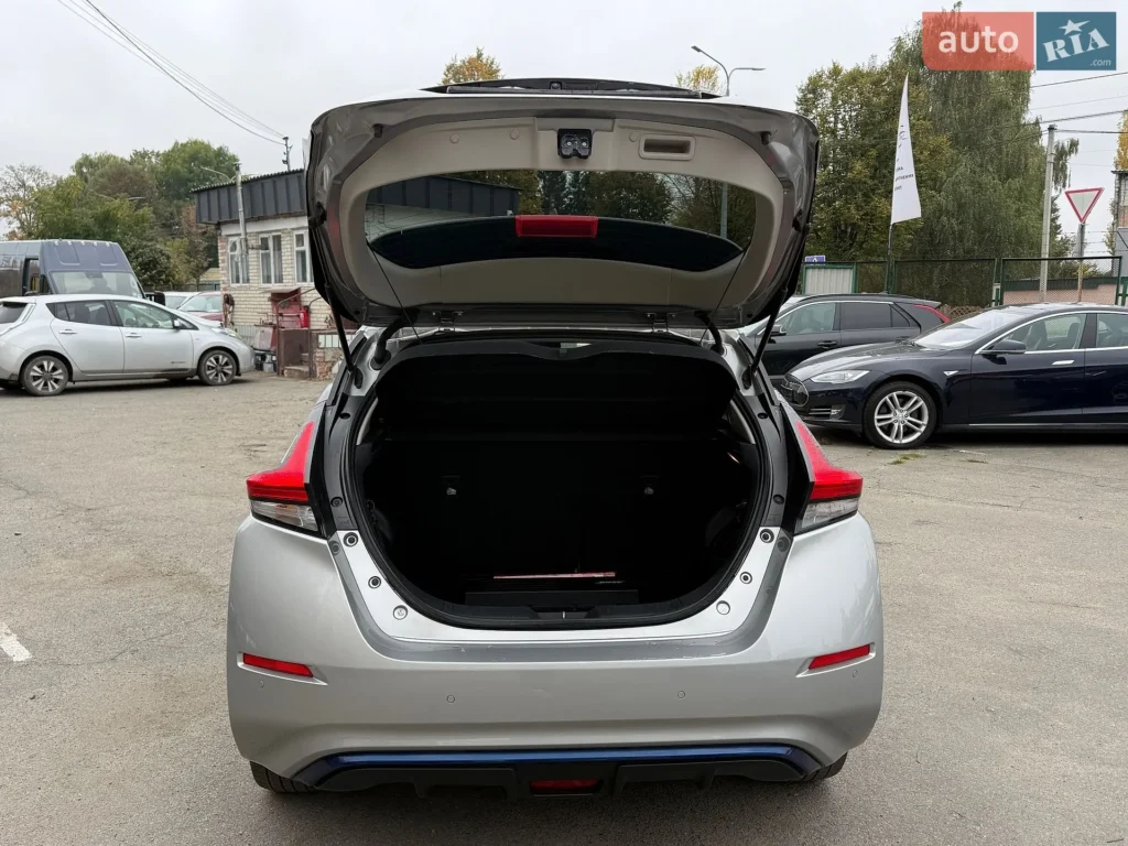 Nissan Leaf 2018 — фото 10