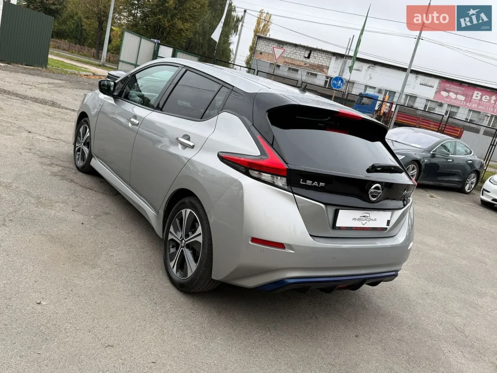 Nissan Leaf 2018 — фото 12