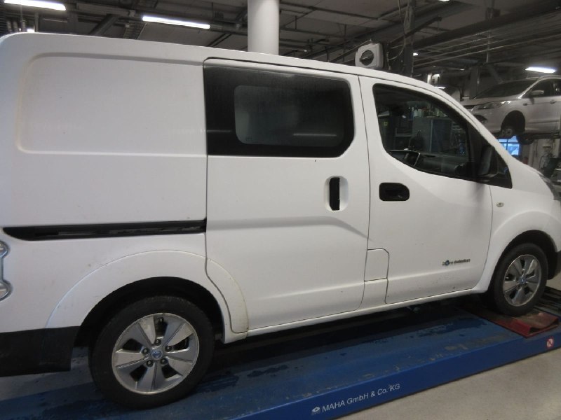 Nissan e-NV200 2014 — фото 6
