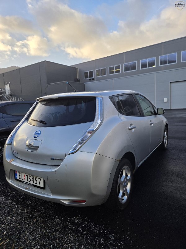 Nissan Leaf 2011 — фото 2