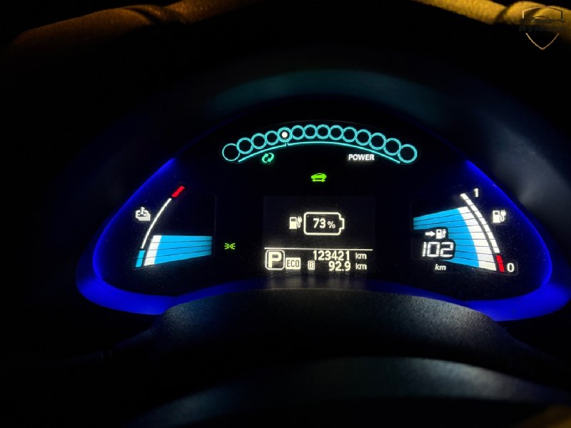 Nissan Leaf 2015 — фото 9